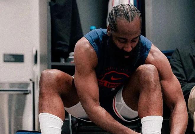 完美世界-哈登回归赛场，赛事规则更新首场状态亮眼，拜仁观众沸腾！的简单介绍